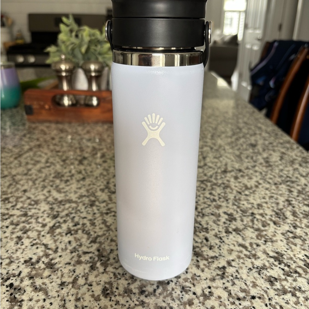 Hydro Flask Light Purple Bottle